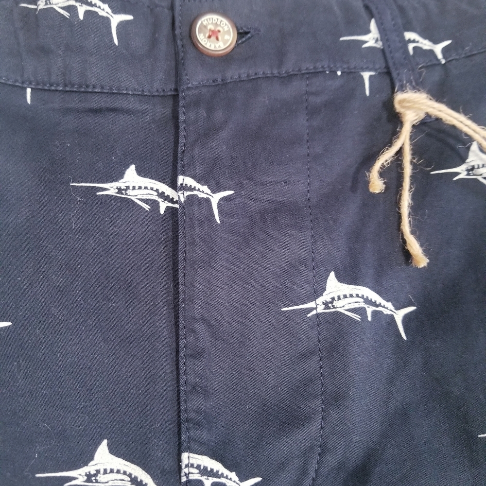 Hudson & Barrow navy blue fish print shorts. 34 - Picture 2 of 14